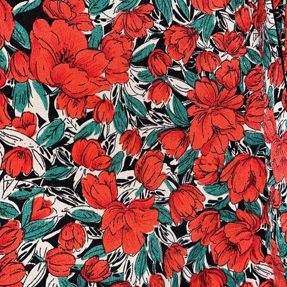 🌷Red Tulips Blouse - Picture 3 of 8